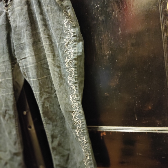 Jeans - Picture 2 of 3